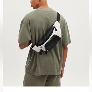 TRACK BELT BAG IN COLORBLOCK SIGNATURE CANVAS